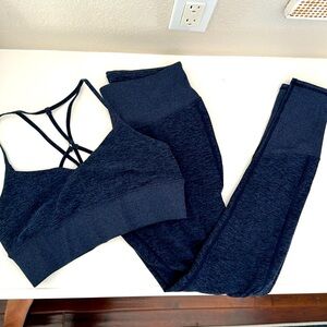 Alo Yoga Workout Set in Navy. Size L